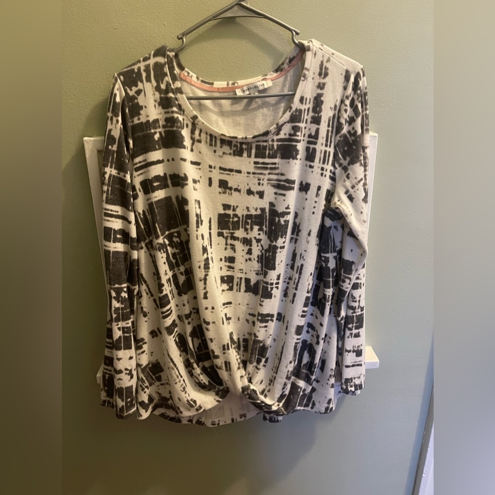 Patterned White & Gray Long Sleeve Shirt With Bunching in Front
